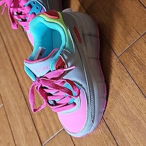 Kids skate shoes (like heelys)